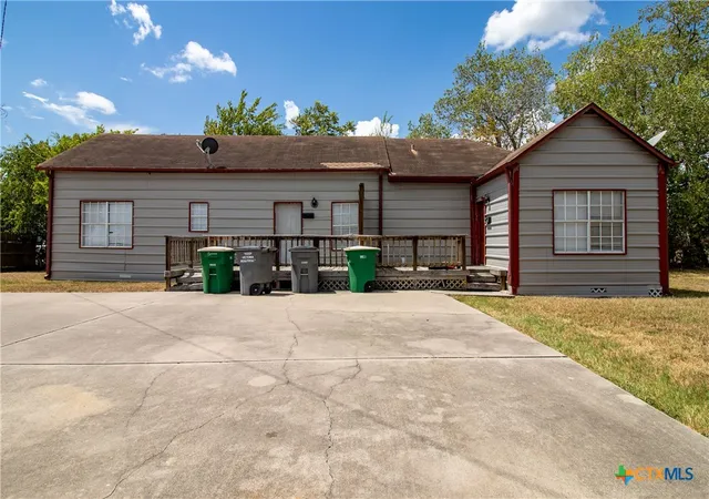 Photo 3 of Multi family home for sale at 306 E Brazos, Victoria, TX 77901 | MLS# 625761 | Listing updated on 2026-09-21