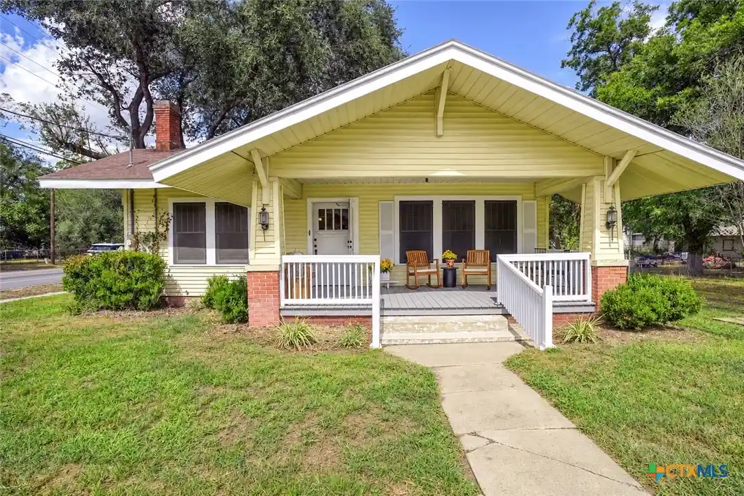 Photo 1 of Single family home for sale at 421 N Ave G, Shiner, TX 77984 | MLS# 625512 | Listing updated on 2026-10-22