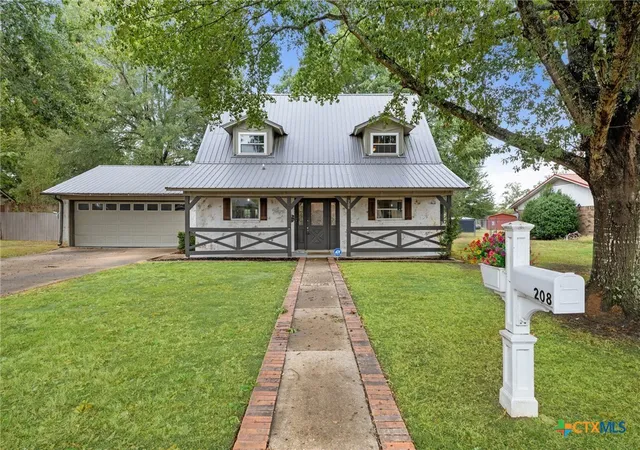 Photo 1 of Single family home for sale at 208 Meadow Dr, New Boston, TX 75570 | MLS# 625671 | Listing updated on 2026-10-06