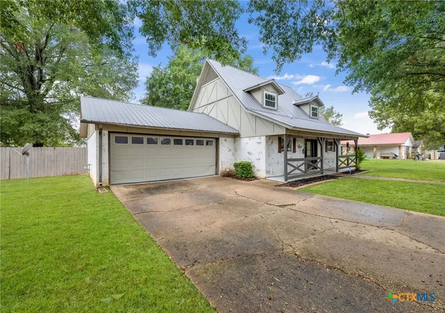 Photo 2 of Single family home for sale at 208 Meadow Dr, New Boston, TX 75570 | MLS# 625671 | Listing updated on 2026-10-06