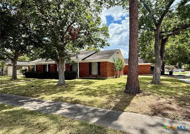 Photo 1 of Sale Pending at 101 Longfellow Ln, Victoria, TX 77904 | MLS# 625815 | Listing updated on 2026-10-08