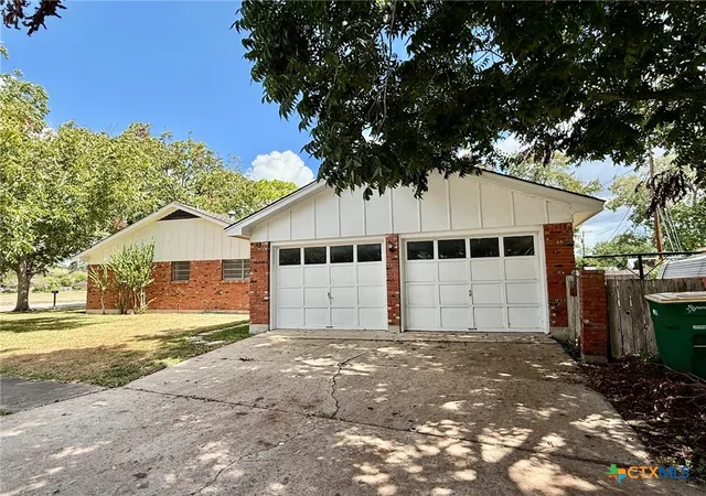 Photo 2 of Sale Pending at 101 Longfellow Ln, Victoria, TX 77904 | MLS# 625815 | Listing updated on 2026-10-08