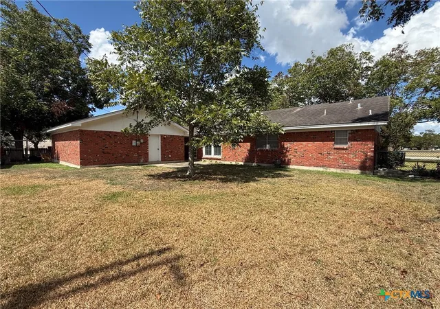Photo 3 of Sale Pending at 101 Longfellow Ln, Victoria, TX 77904 | MLS# 625815 | Listing updated on 2026-10-08