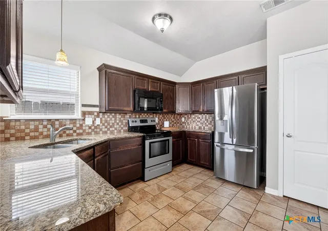 Photo 4 of Single family home for sale at 1921 Carriage House Dr, Temple, TX 76502 | MLS# 625867 | Listing updated on 2026-10-08