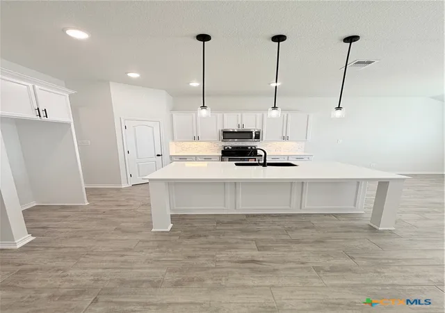 Photo 4 of Single family home for sale at 807 Dred Roger Cir, Killeen, TX 76542 | MLS# 625806 | Listing updated on 2026-09-22