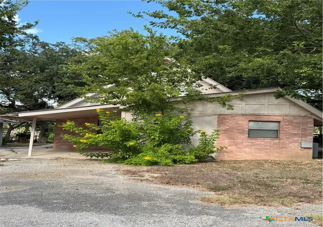Photo 1 of Sale Pending at 882 Buerger Ln, Seguin, TX 78155 | MLS# 625916 | Listing updated on 2026-09-27