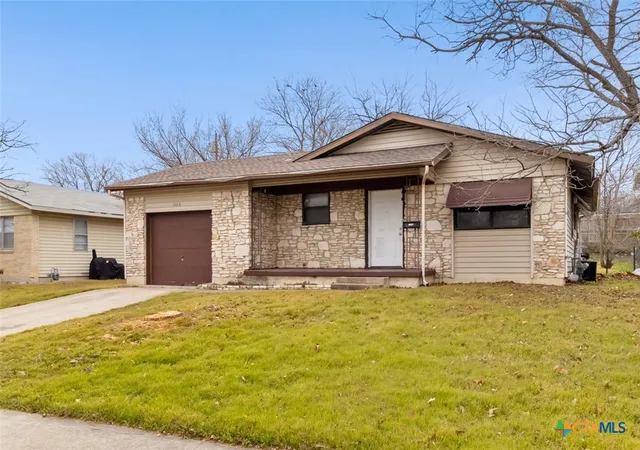 Photo 2 of Single family home for sale at 1006 San Antonio St, Killeen, TX 76541 | MLS# 625917 | Listing updated on 2026-09-22