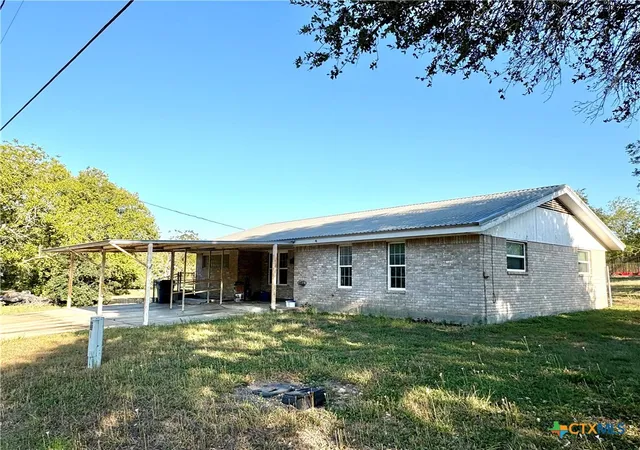 Photo 2 of Single family home for sale at 422 W Franklin St, Goliad, TX 77963 | MLS# 625924 | Listing updated on 2026-09-22