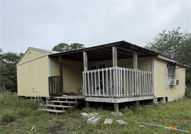 Photo 2 of Single family home for sale at 105 Clear Spring Springs, Floresville, TX 78114 | MLS# 625940 | Listing updated on 2026-09-23