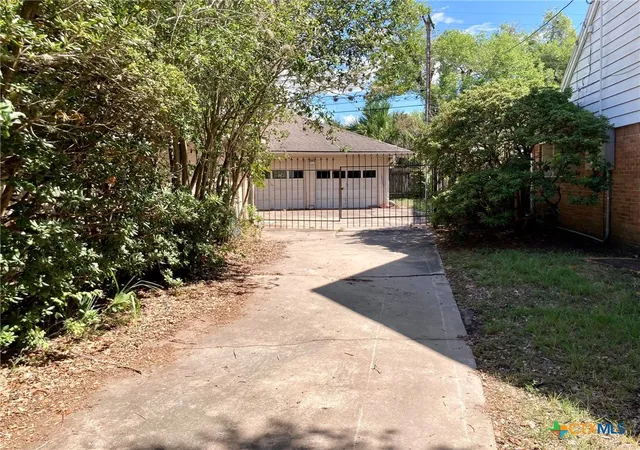 Photo 2 of Single family home for sale at 2603 Bon Aire Ave, Victoria, TX 77901 | MLS# 625935 | Listing updated on 2026-09-23