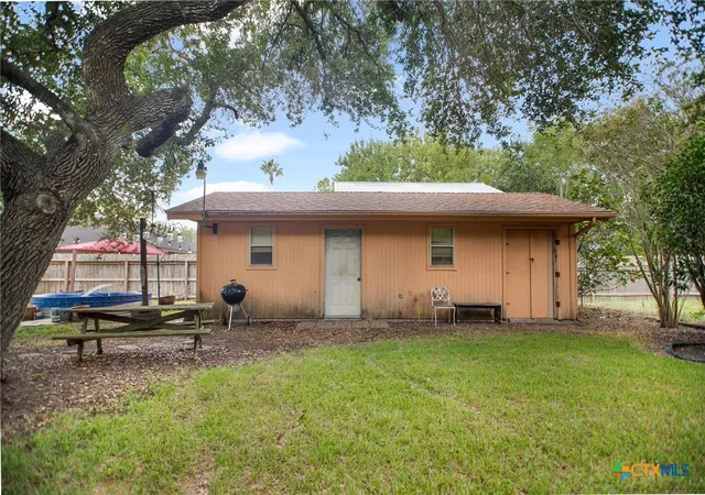 Photo 3 of Single family home for sale at 1601 Avalon St, Port Lavaca, TX 77979 | MLS# 625963 | Listing updated on 2026-09-23