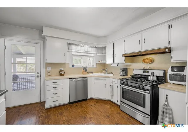 Photo 4 of Single family home for sale at 600 N Market St, Hallettsville, TX 77964 | MLS# 625882 | Listing updated on 2026-09-23