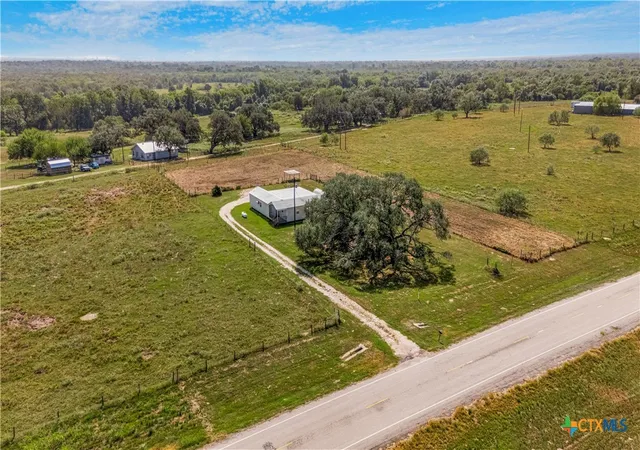 Photo 2 of Manufactured home for sale at 240 E Frontage Rd, Victoria, TX 77905 | MLS# 625949 | Listing updated on 2026-09-23