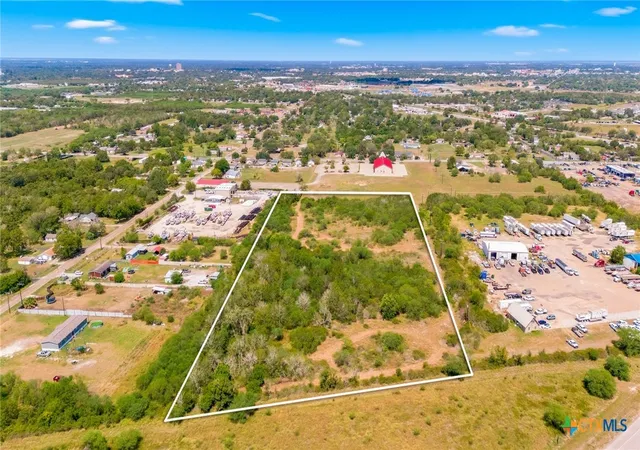 Photo 2 of Land for sale at 2904 Us Hwy 59, Victoria, TX 77905 | MLS# 625490 | Listing updated on 2026-09-30
