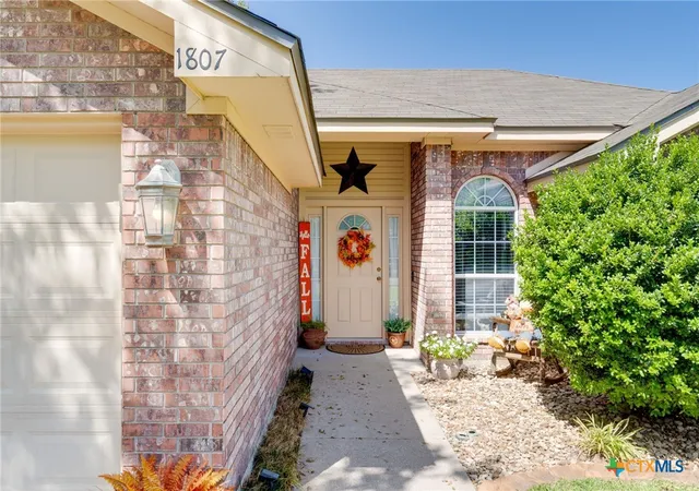 Photo 2 of Sale Pending at 1807 Fleetwood Dr, Killeen, TX 76543 | MLS# 625619 | Listing updated on 2026-09-27