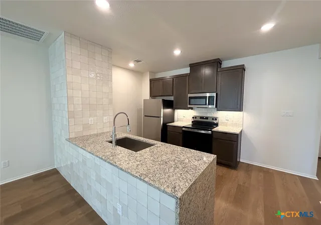 Photo 3 of Townhouse for sale at 1525 Crooked River Ct, Temple, TX 76502 | MLS# 626070 | Listing updated on 2026-09-23