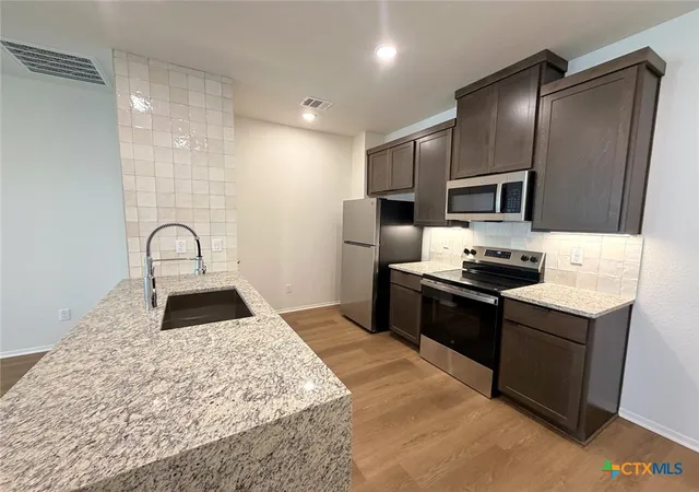 Photo 4 of Townhouse for sale at 1525 Crooked River Ct, Temple, TX 76502 | MLS# 626070 | Listing updated on 2026-09-23