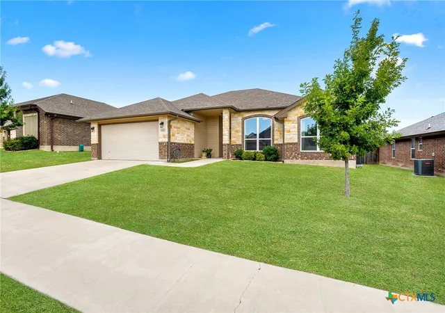 Photo 3 of Sale Pending at 8305 Grayson Trl, Killeen, TX 76542 | MLS# 626093 | Listing updated on 2026-10-29
