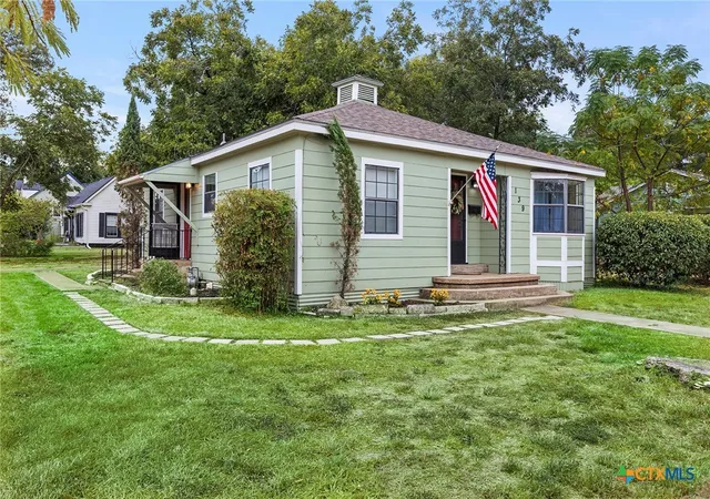 Photo 3 of Single family home for sale at 139 E 13th Avenue, Belton, TX 76513 | MLS# 625436 | Listing updated on 2026-10-06