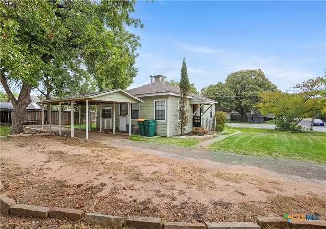 Photo 3 of Single family home for sale at 139 E 13th Avenue, Belton, TX 76513 | MLS# 625436 | Listing updated on 2026-10-06