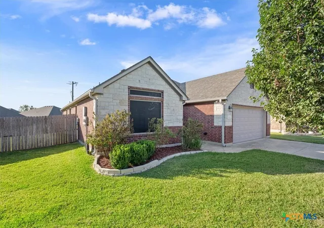 Photo 2 of Single family home for sale at 1421 Neuberry Cliffe, Temple, TX 76502 | MLS# 626083 | Listing updated on 2026-09-24