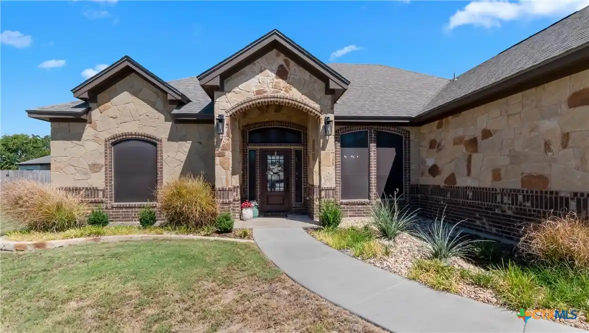 Single family home for sale at 812 Eagle Crst Cvs, Salado, TX 76571 | MLS# 626086