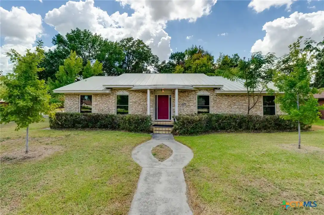 Single family home for sale at 704 Illinois Ave, Killeen, TX 76541 | MLS# 626032