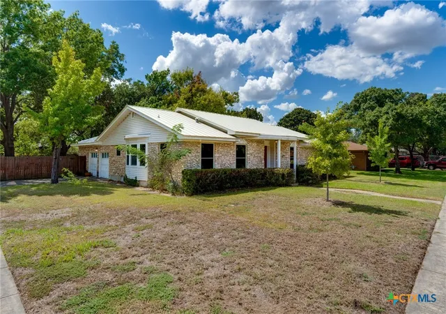 Photo 2 of Single family home for sale at 704 Illinois Ave, Killeen, TX 76541 | MLS# 626032 | Listing updated on 2026-10-02
