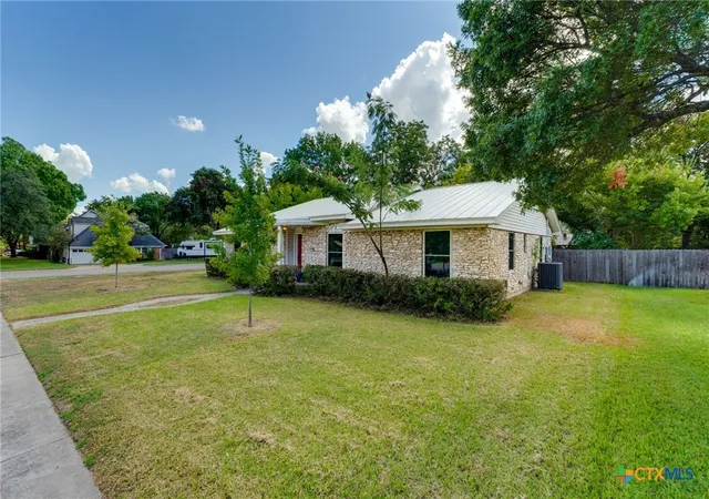 Photo 3 of Single family home for sale at 704 Illinois Ave, Killeen, TX 76541 | MLS# 626032 | Listing updated on 2026-10-02