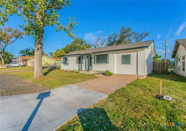 Photo 3 of Single family home for sale at 4049 Morgans Point Rd, Belton, TX 76513 | MLS# 626143 | Listing updated on 2026-09-30