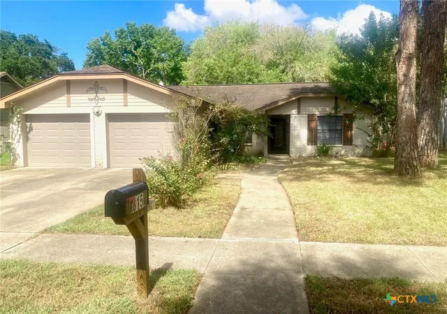 Photo 1 of Single family home for sale at 815 Briarwood St, Victoria, TX 77904 | MLS# 626172 | Listing updated on 2026-09-28