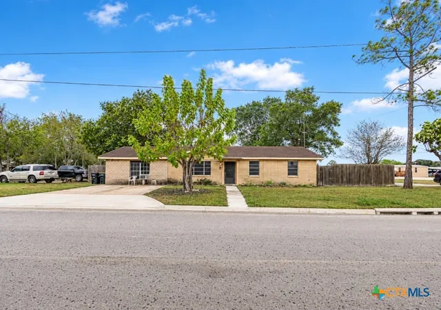 Photo 1 of Single family home for sale at 509 S Glendale St, Hallettsville, TX 77964 | MLS# 626198 | Listing updated on 2026-09-25