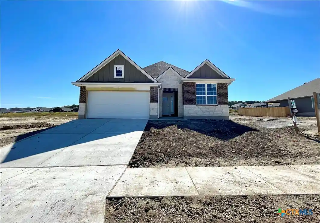 Photo 1 of Single family home for sale at 327 Pathfinder Dr, Copperas Cove, TX 76522 | MLS# 626239 | Listing updated on 2026-10-27