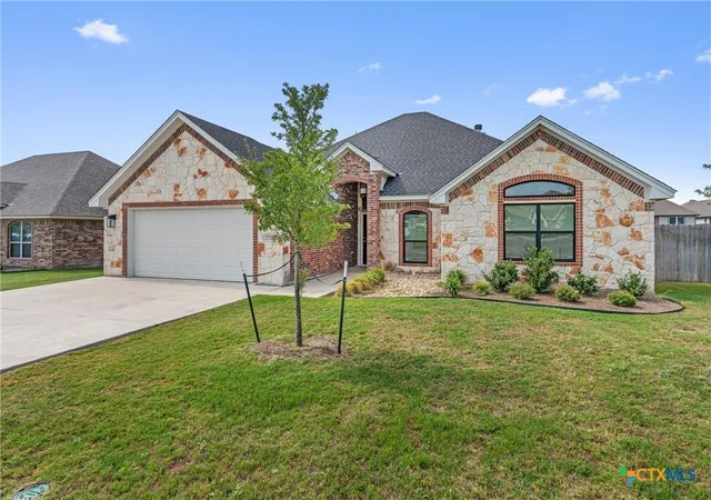 Photo 2 of Single family home for sale at 965 Northern Dancer Dr, Hewitt, TX 76643 | MLS# 626090 | Listing updated on 2026-09-25