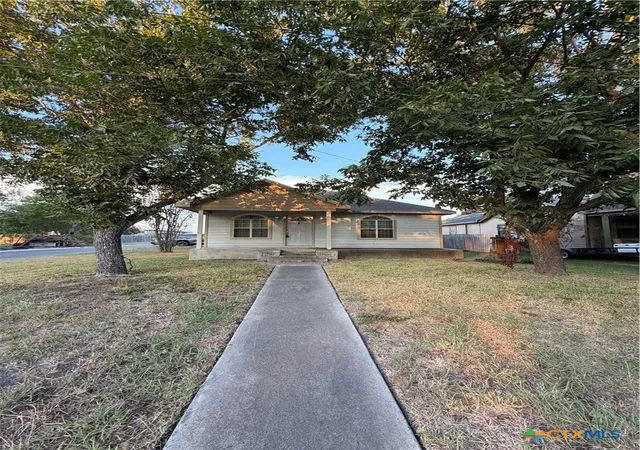 Photo 1 of Single family home for sale at 802 S Colorado St, Port Lavaca, TX 77979 | MLS# 626029 | Listing updated on 2026-09-25