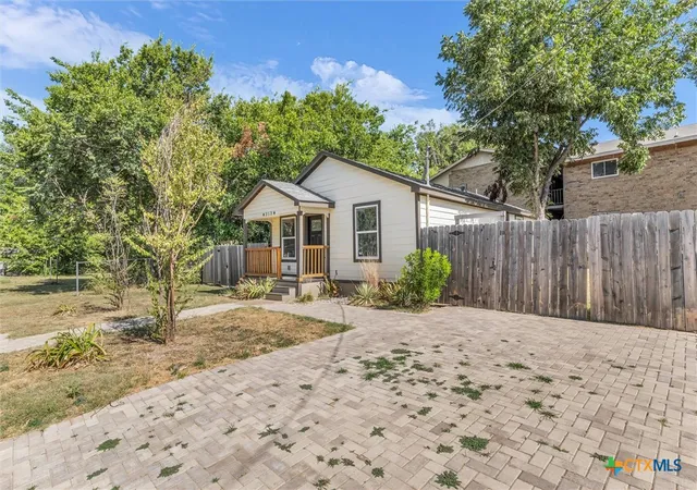 Photo 3 of Single family home for sale at 313 E Texas Ave, Killeen, TX 76541 | MLS# 626254 | Listing updated on 2026-09-26