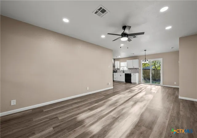 Photo 3 of Single family home for sale at 1128 Lindsey Cir, Belton, TX 76513 | MLS# 626303 | Listing updated on 2026-09-25
