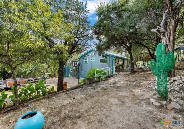 Photo 2 of Single family home for sale at 18307 E Lakeview Dr, Jonestown, TX 78645 | MLS# 626051 | Listing updated on 2026-10-07
