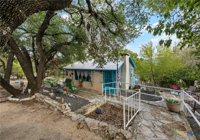 Photo 3 of Single family home for sale at 18307 E Lakeview Dr, Jonestown, TX 78645 | MLS# 626051 | Listing updated on 2026-10-07