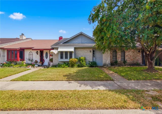 Photo 3 of Townhouse for sale at 208 Versailles St, Victoria, TX 77904 | MLS# 625262 | Listing updated on 2026-09-27