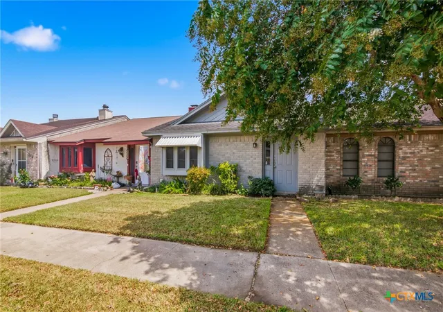 Photo 3 of Townhouse for sale at 208 Versailles St, Victoria, TX 77904 | MLS# 625262 | Listing updated on 2026-09-27