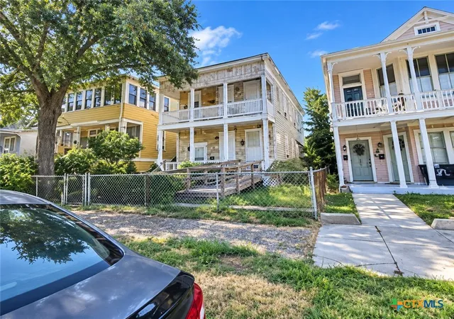 Photo 2 of Single family home for sale at 1612 Ave L, Galveston, TX 77550 | MLS# 626340 | Listing updated on 2026-10-08