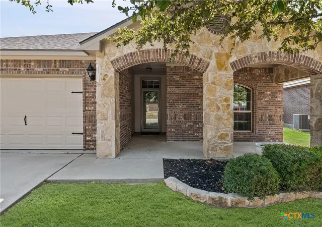 Photo 2 of Single family home for sale at 504 Copper Ridge Loop, Temple, TX 76502 | MLS# 626342 | Listing updated on 2026-10-06