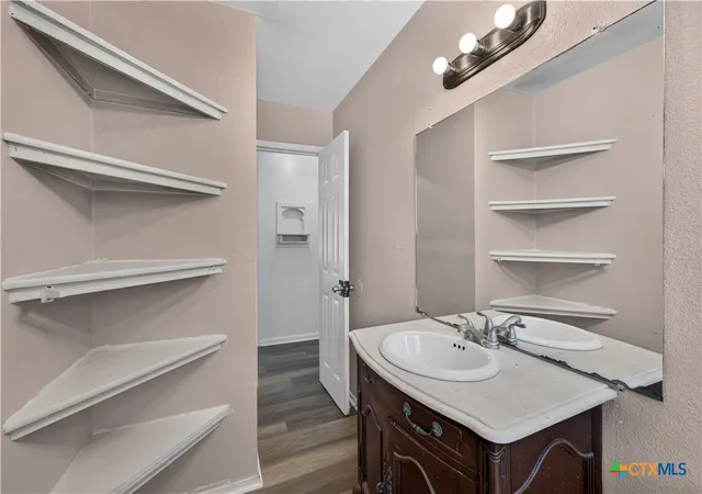 Photo 3 of Single family home for sale at 1010 Houston St, Killeen, TX 76541 | MLS# 626351 | Listing updated on 2026-10-07