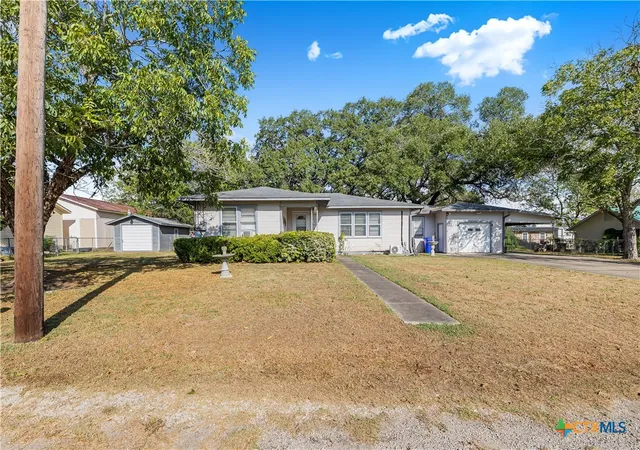 Photo 2 of Single family home for sale at 408 Davidson St, Yoakum, TX 77995 | MLS# 626282 | Listing updated on 2026-10-05