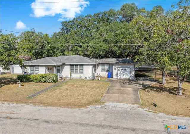 Photo 3 of Single family home for sale at 408 Davidson St, Yoakum, TX 77995 | MLS# 626282 | Listing updated on 2026-10-05