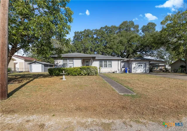 Photo 3 of Single family home for sale at 408 Davidson St, Yoakum, TX 77995 | MLS# 626282 | Listing updated on 2026-10-05