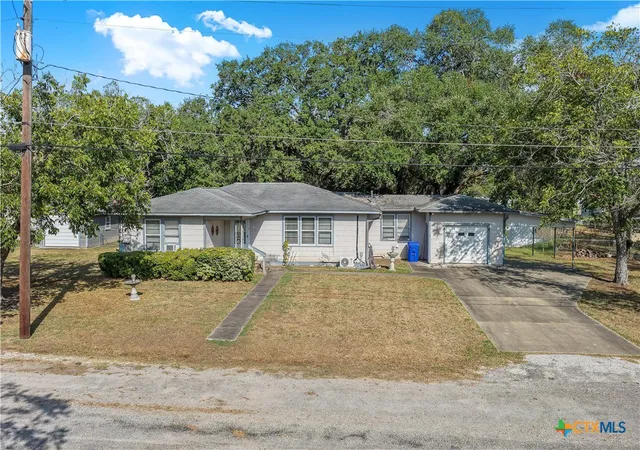 Photo 4 of Single family home for sale at 408 Davidson St, Yoakum, TX 77995 | MLS# 626282 | Listing updated on 2026-10-05