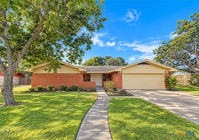 Photo 2 of Single family home for sale at 114 Linnville Dr, Port Lavaca, TX 77979 | MLS# 626395 | Listing updated on 2026-09-29