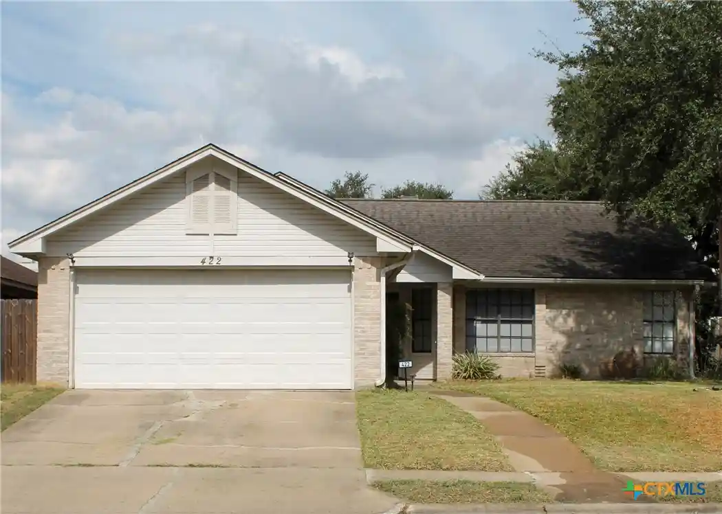 Photo 1 of Single family home for sale at 422 Kingwood Dr, Victoria, TX 77901 | MLS# 625672 | Listing updated on 2026-10-21